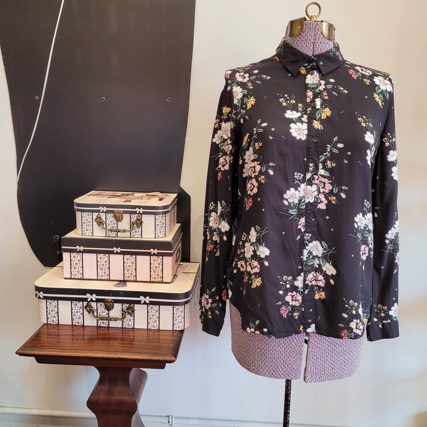 black floral shirt sz FOUR
