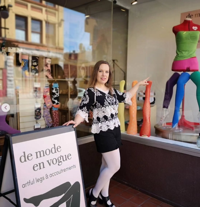 Danica outside De Mode En Vogue